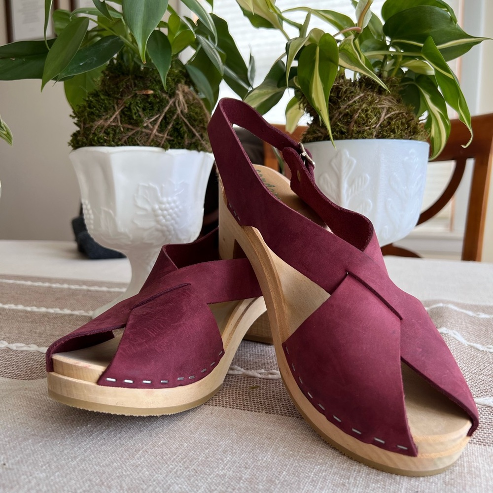 Women's Burgundy Suede Clog Sandals